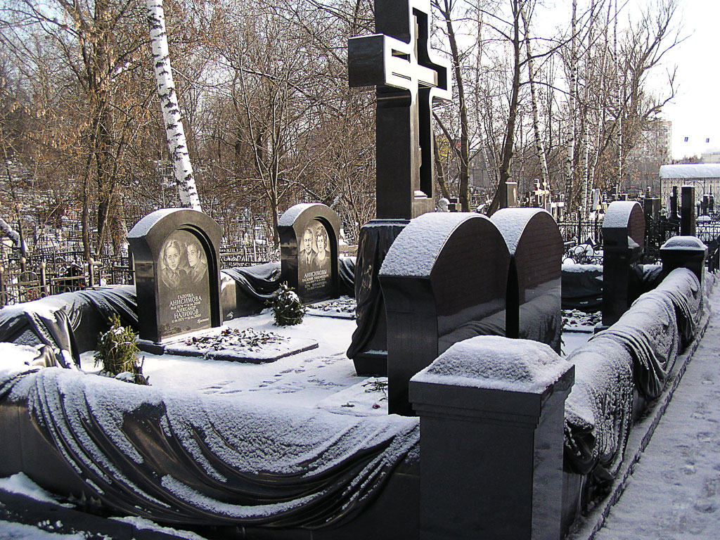 В.Т. Анисимов, Скульптор Матюхин В.Н.